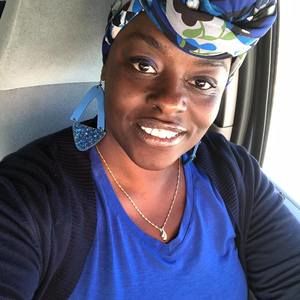 Meet your Posher, Demia